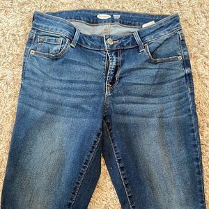Women’s dark/ medium wash jeans